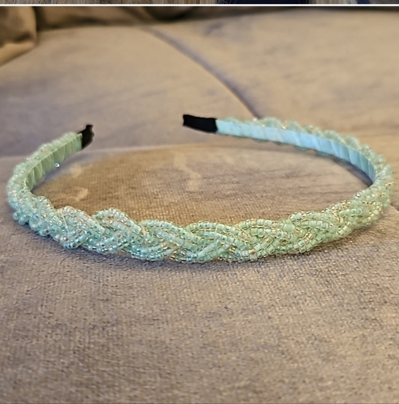 1/$5 or 3/$10 NWOT Light Mint Green Addorned Weave Braided Bead 1/2" Headband - Picture 1 of 5